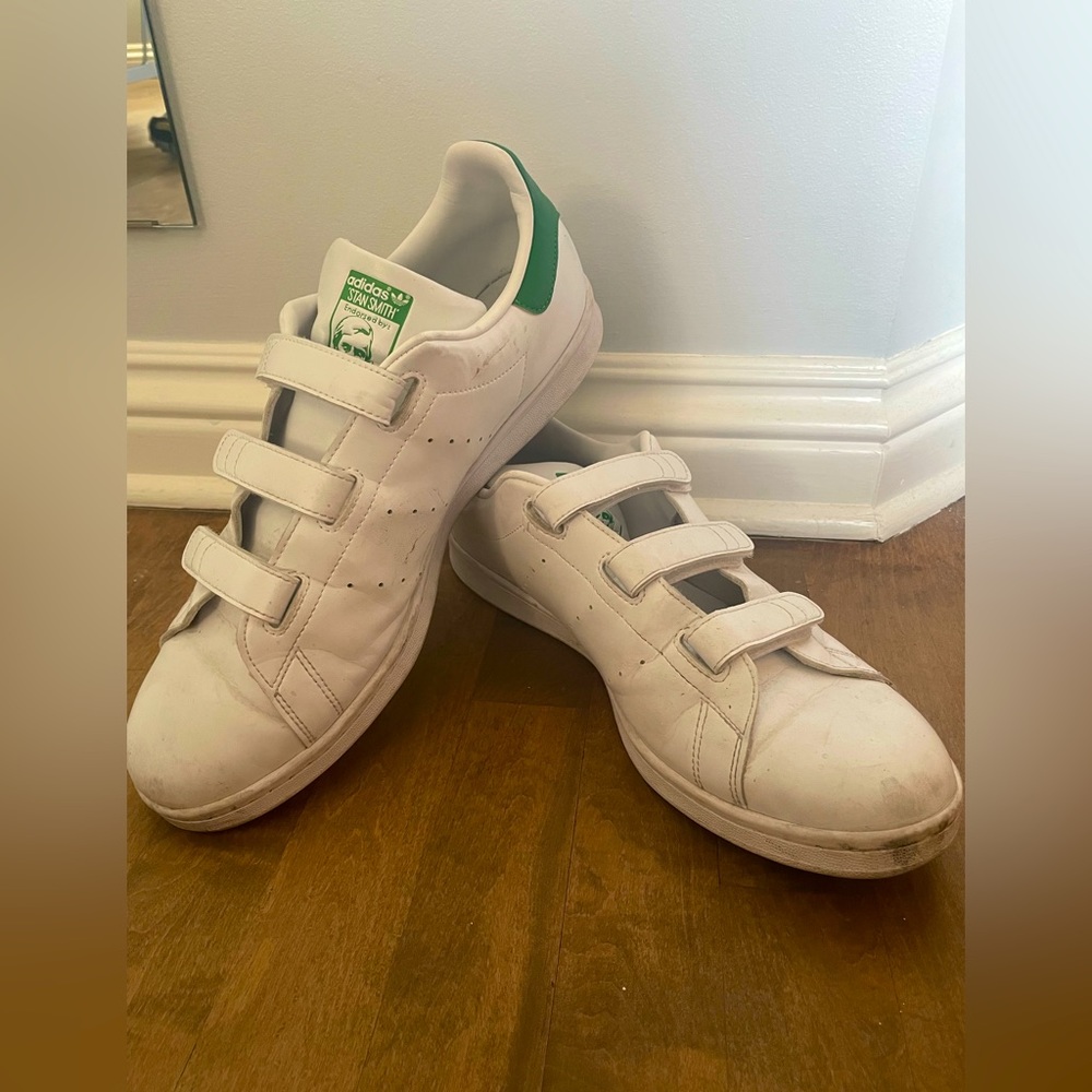 Worn under 10 times!! Men Adidas Stan Smith Velcro